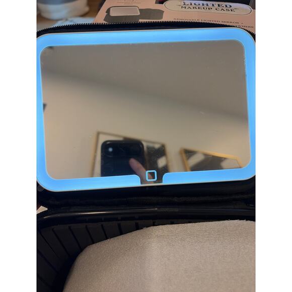 Lighted Makeup Case with Removable Mirror - Picture 5 of 8
